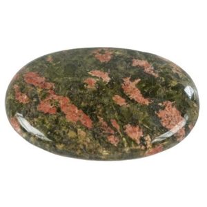 Photo d'un galet en pierre épidote (unakite)