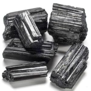 pierre brute tourmaline noire