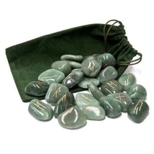 Runes en aventurine verte