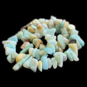 Collier baroque en pierre d'amazonite d'une dimension de 50 cm.