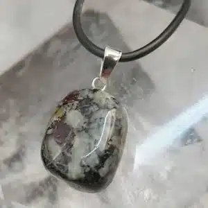 Pendentif Eudyalite