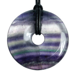 Photo d'un Donut en pierre de fluorite arc-en-ciel