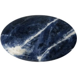 Photo d'un galet en pierre de sodalite