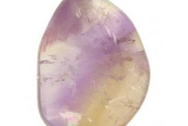 Photo d'un pendentif en pierre d'amétrine