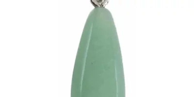 Photo d'un pendentif en pierre d'aventurine verte
