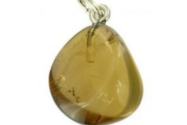 Photo d'un pendentif en pierre de citrine naturelle