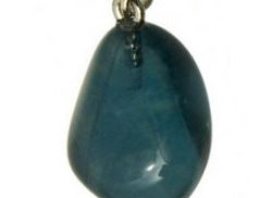 Photo d'un pendentif en pierre de fluorite