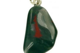 Photo d'un pendentif en pierre d'héliotrope