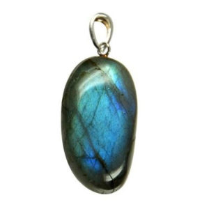 Photo d'un pendentif en pierre de labradorite