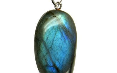 Photo d'un pendentif en pierre de labradorite