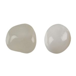 Photo d'une pierre roulée d'agate blanche