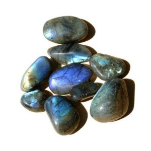 Photo de pierres roulées labradorite